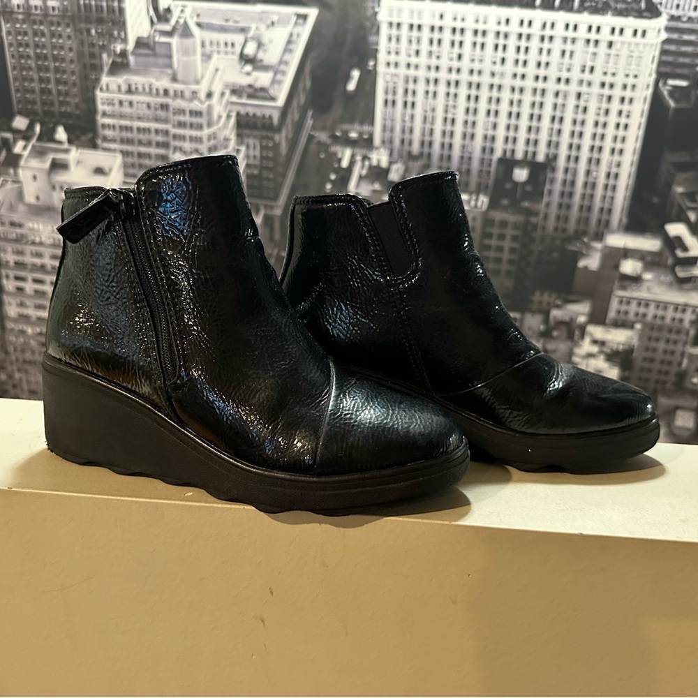 Clarks Mazy Eastham Wedge Bootie, size 5.5